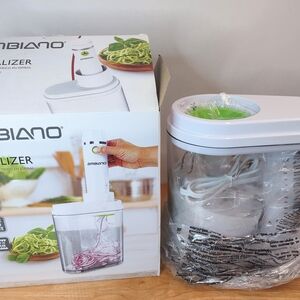 White and Green Electric Spiralizer